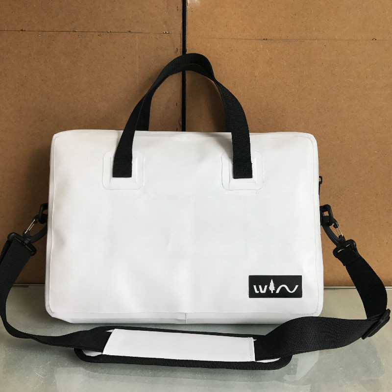 Le sac portable PVC et TPU est fabriqué à base de matériau durable et de protecteur de mousse épais